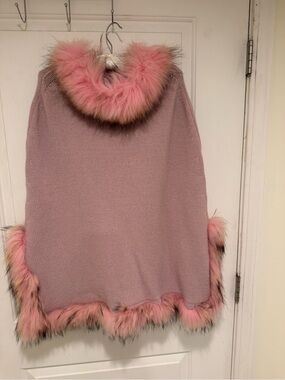 Regina pink cashmere poncho with fox fur